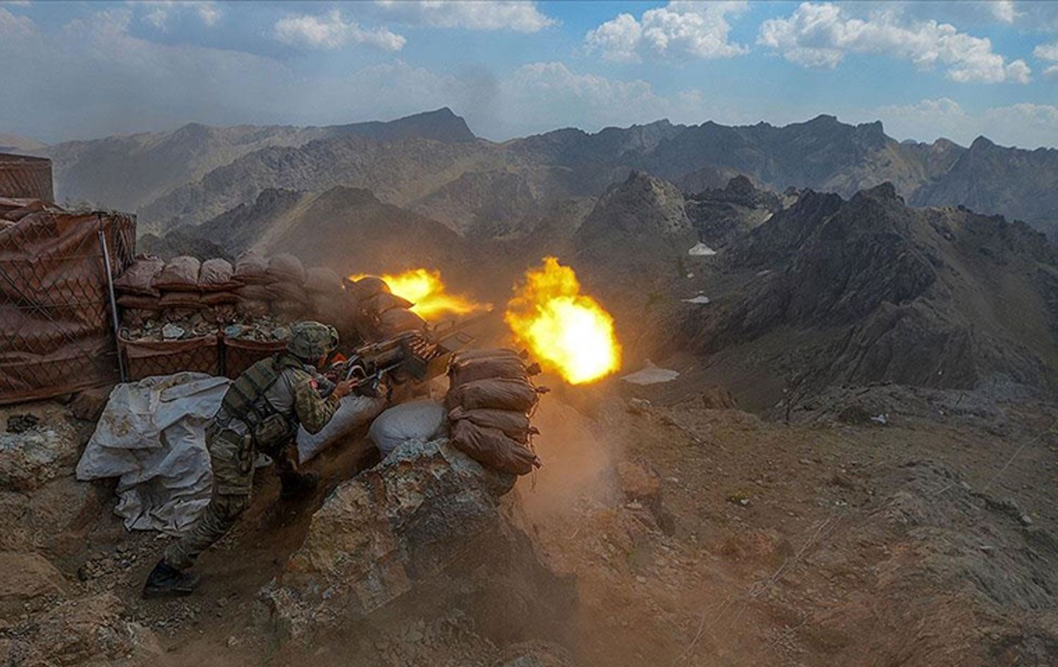 Çukurca sınırında 2 PKK’li hayatını kaybetti