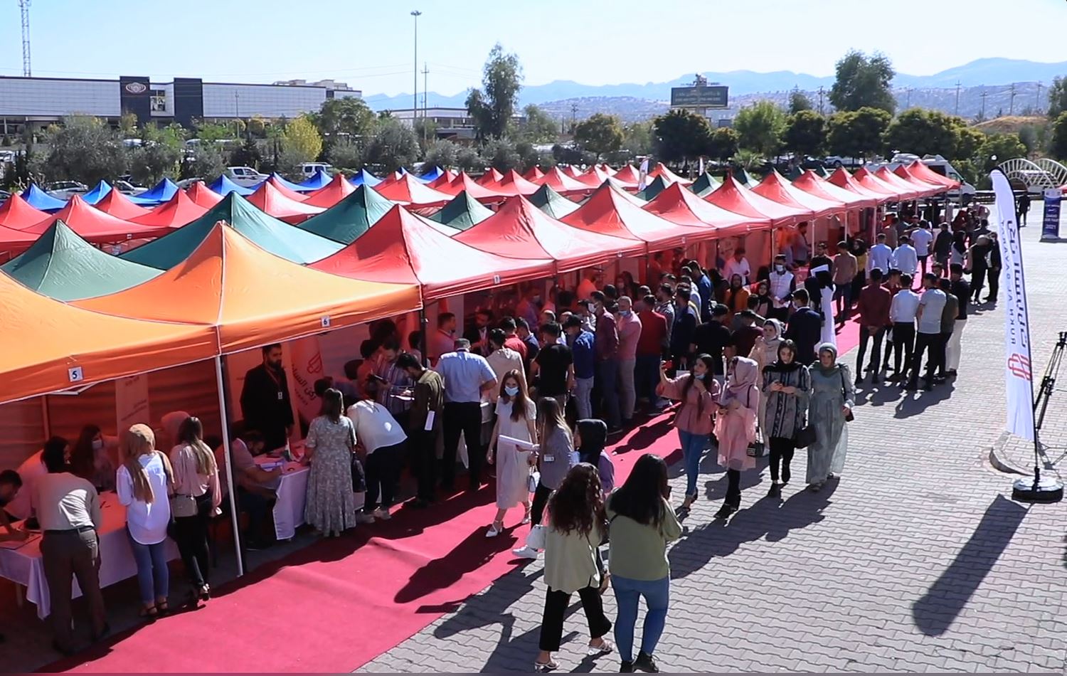 Nearly 1,000 hopefuls apply for work at Zakho job fair
