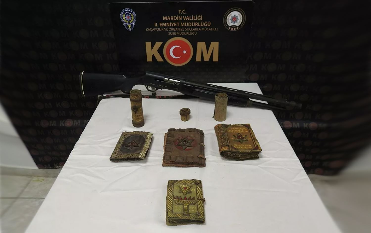 Mardin'de altın işlemeli el yazması 5 Tevrat ele geçirildi