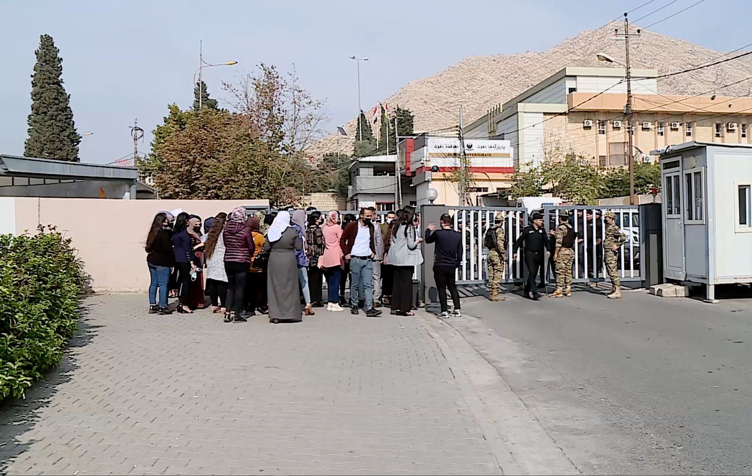 Non-contracted teachers from Duhok’s refugee camps protest