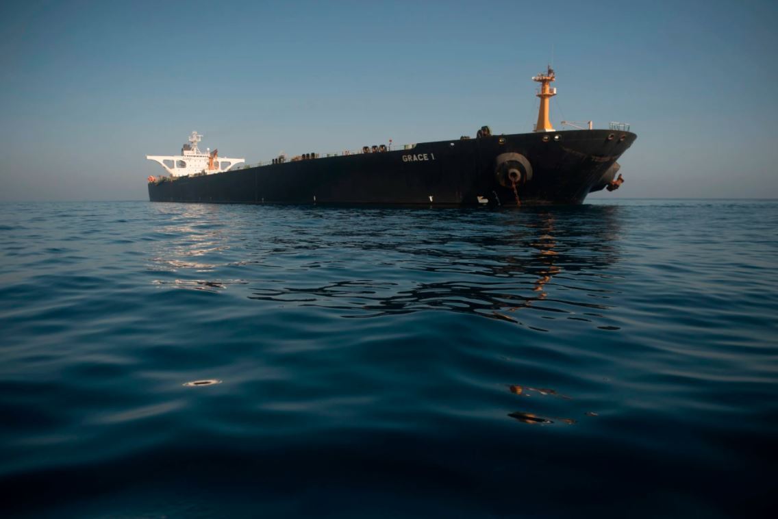 إيران تعلن إحباط محاولة أميركية لمصادرة ناقلة نفط في بحر عمان