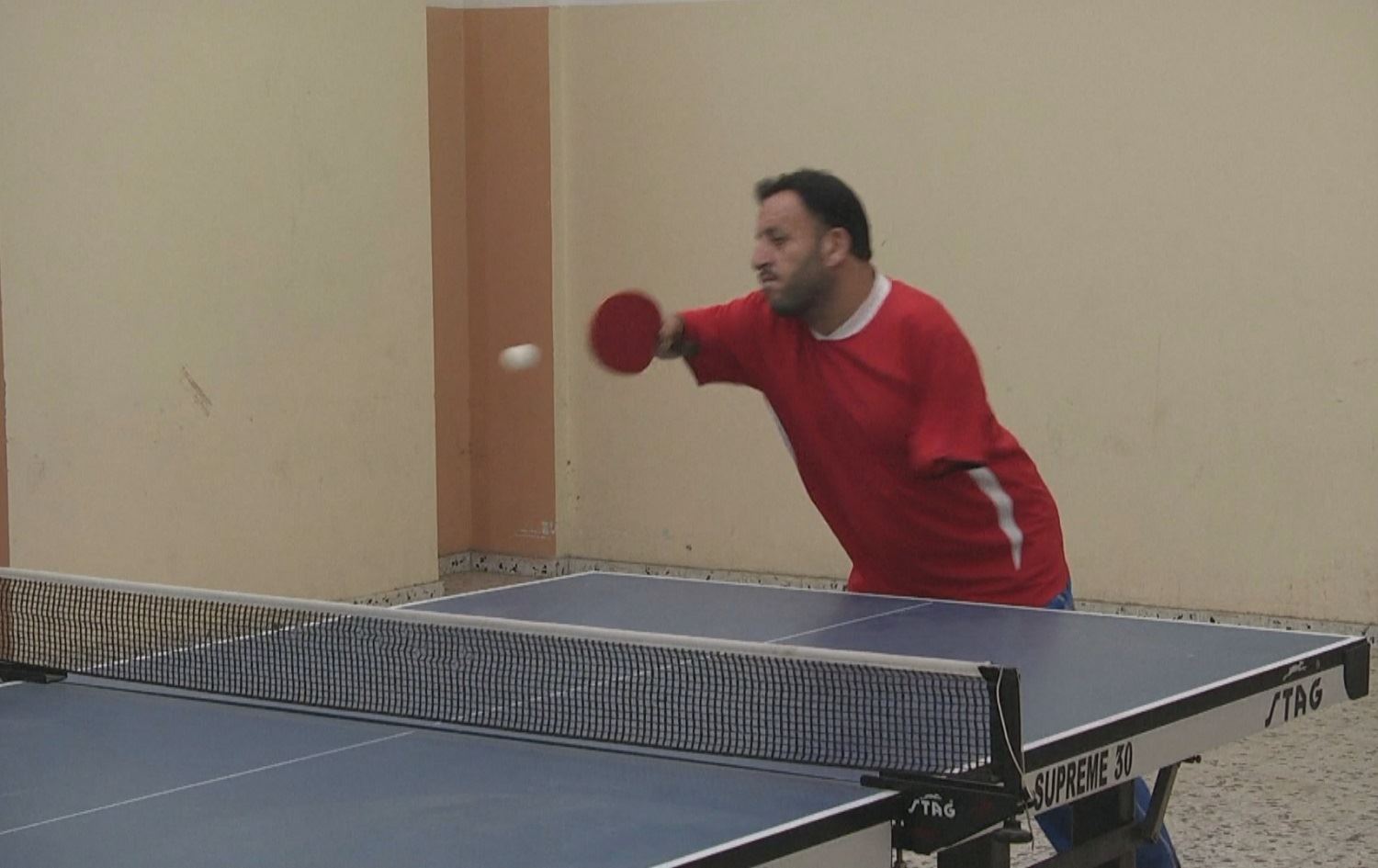 Welatiyekî kêmendamê Filistînî bûye pisporê ping pongê