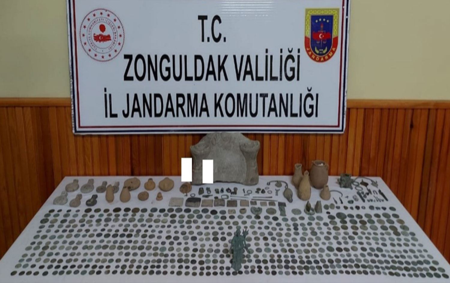 İmamlar, tarihi eser satarken yakalandı!