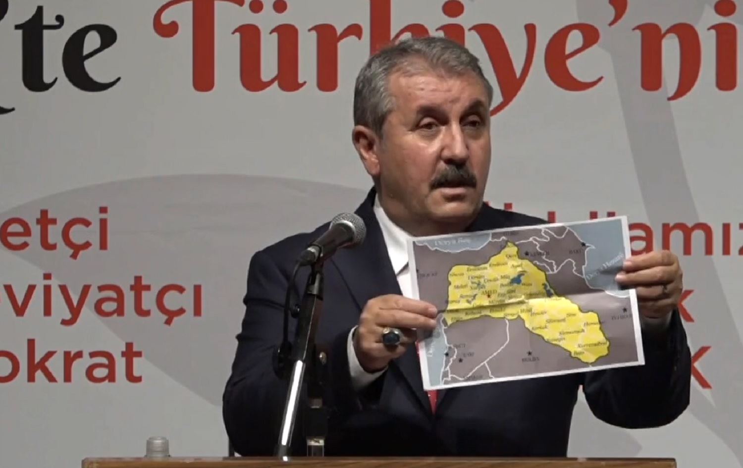 Serokê BBPê nexşeya Kurdistanê bilind kir û gef li Kurdan xwar