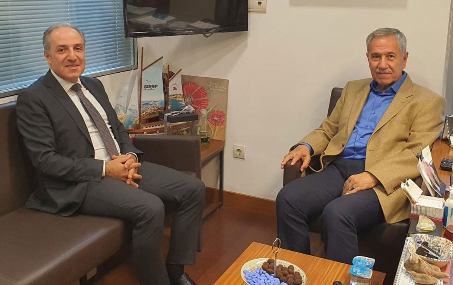 Bülent Arınç DEVA Partisi’ni ziyaret etti