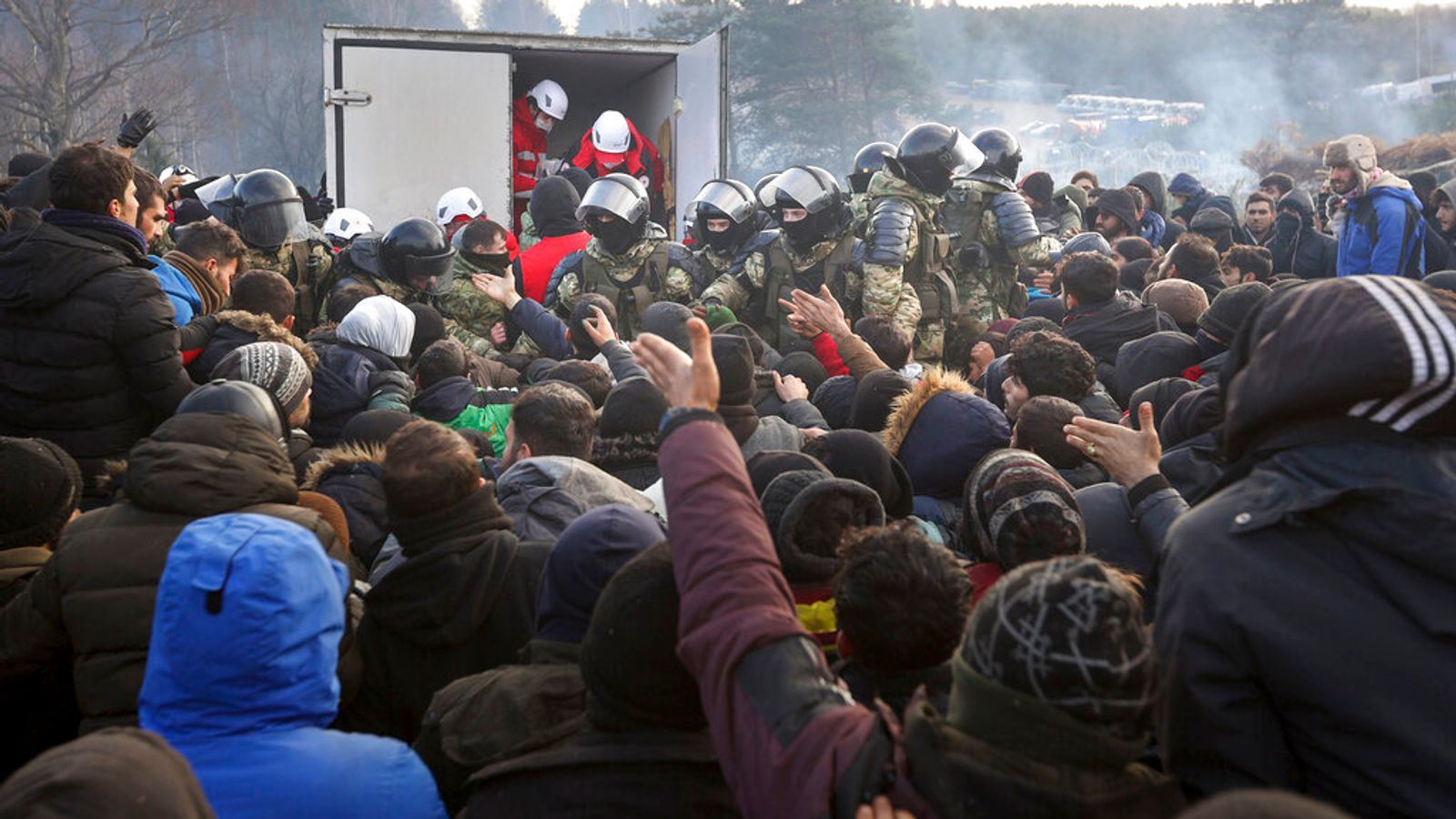 Rêxistin û kesên xwebexş alîkariya koçberan dikin