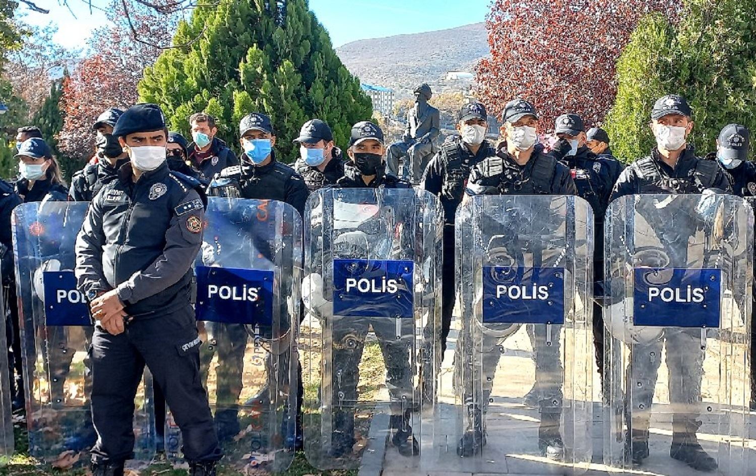 Polîsan parka Seyîd Riza dorpêç kirin