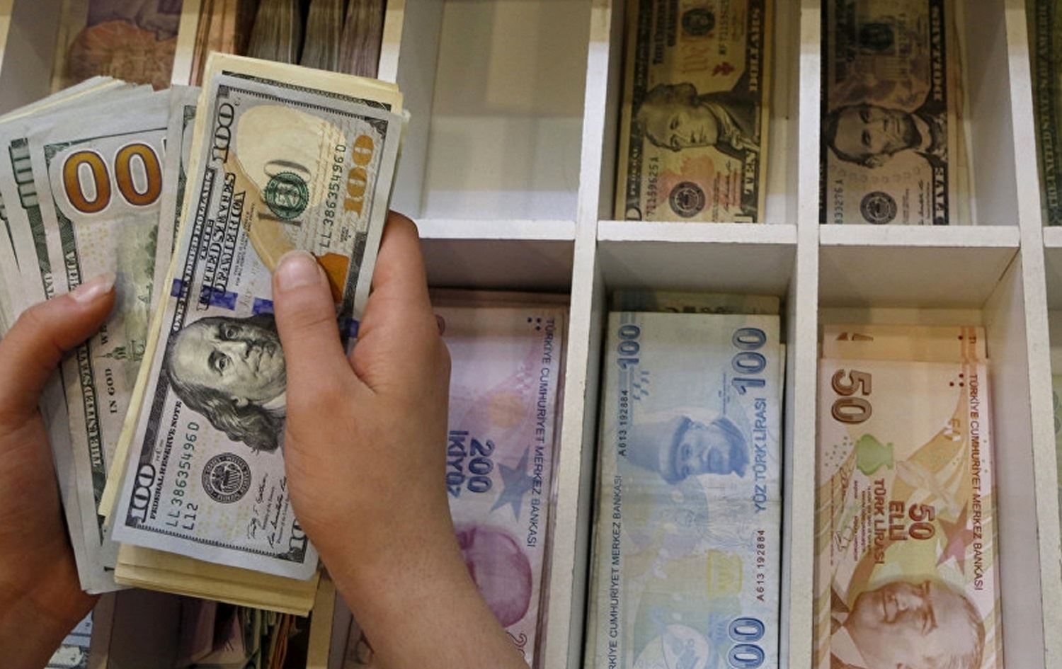 Li hember Dolarê Amerîkî daketina lîreyê Tirkî berdewam e