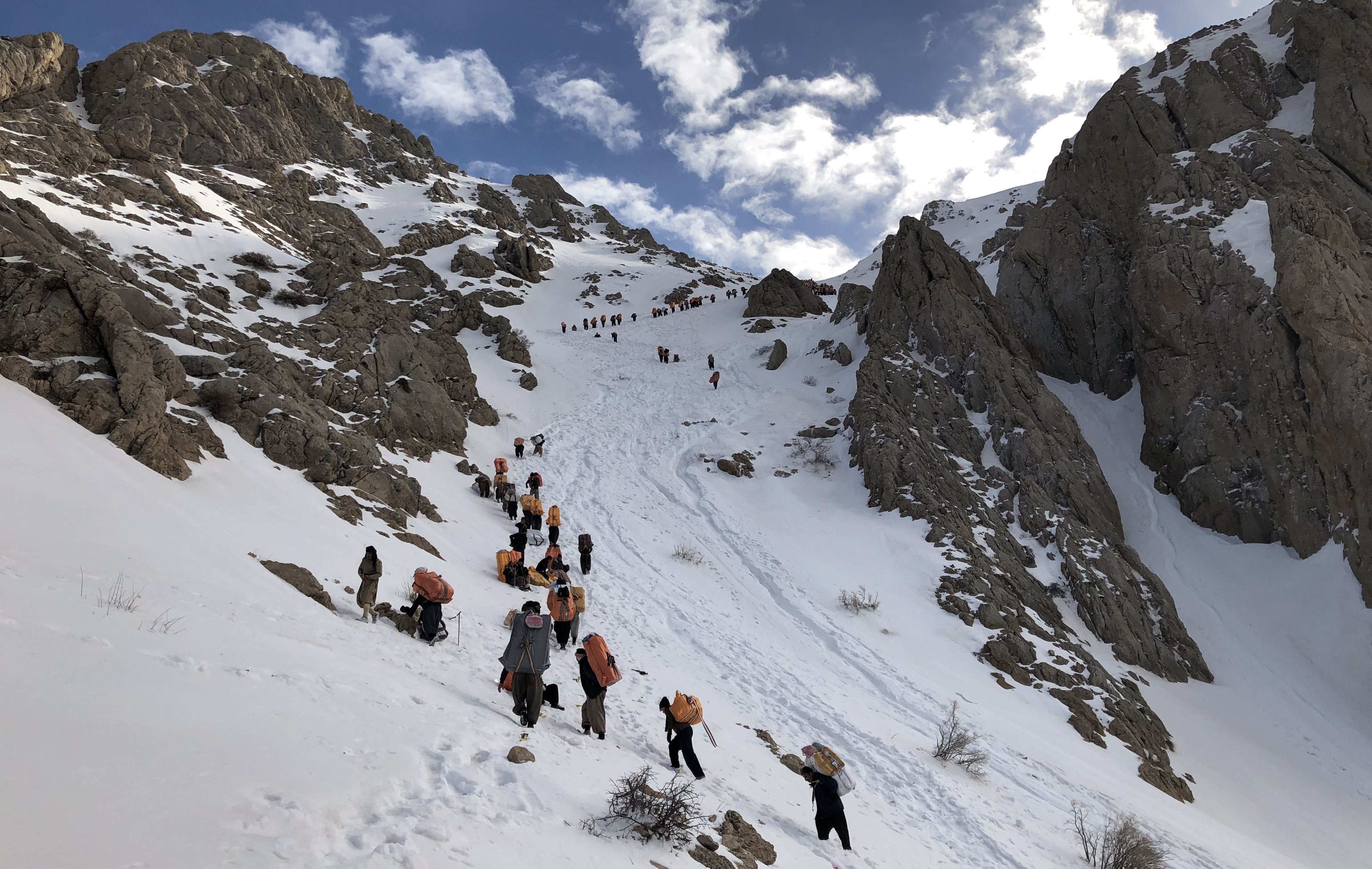 Parlamenterê Kurd ê Îranê: Çima dev ji kuştina kolberan bernadin?