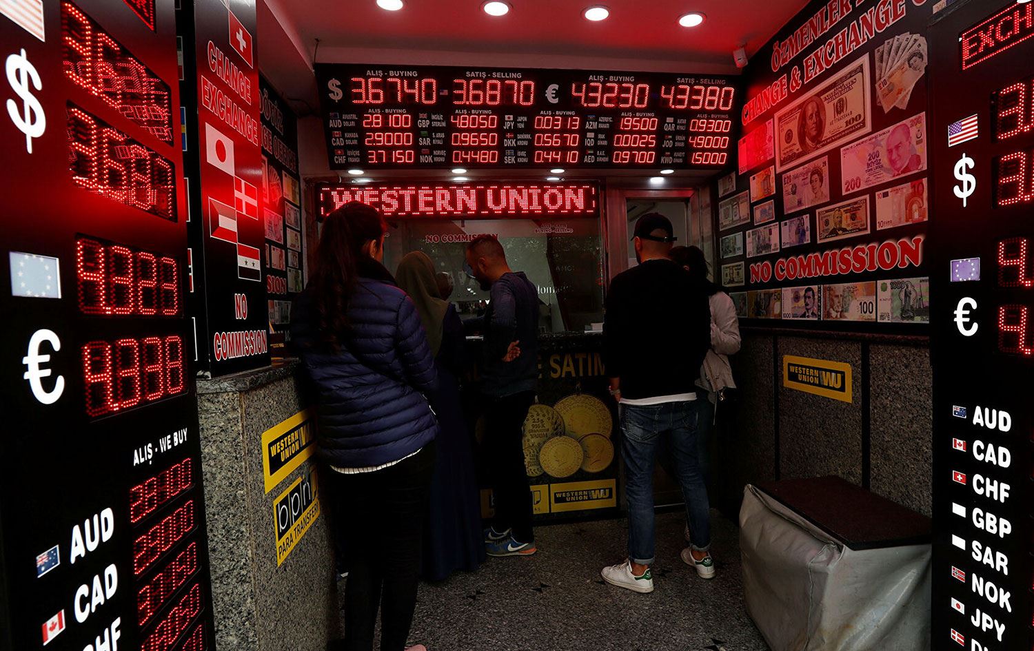 Döviz bozdurmada kimlik ibrazı sınırı 100 dolara çıkarıldı