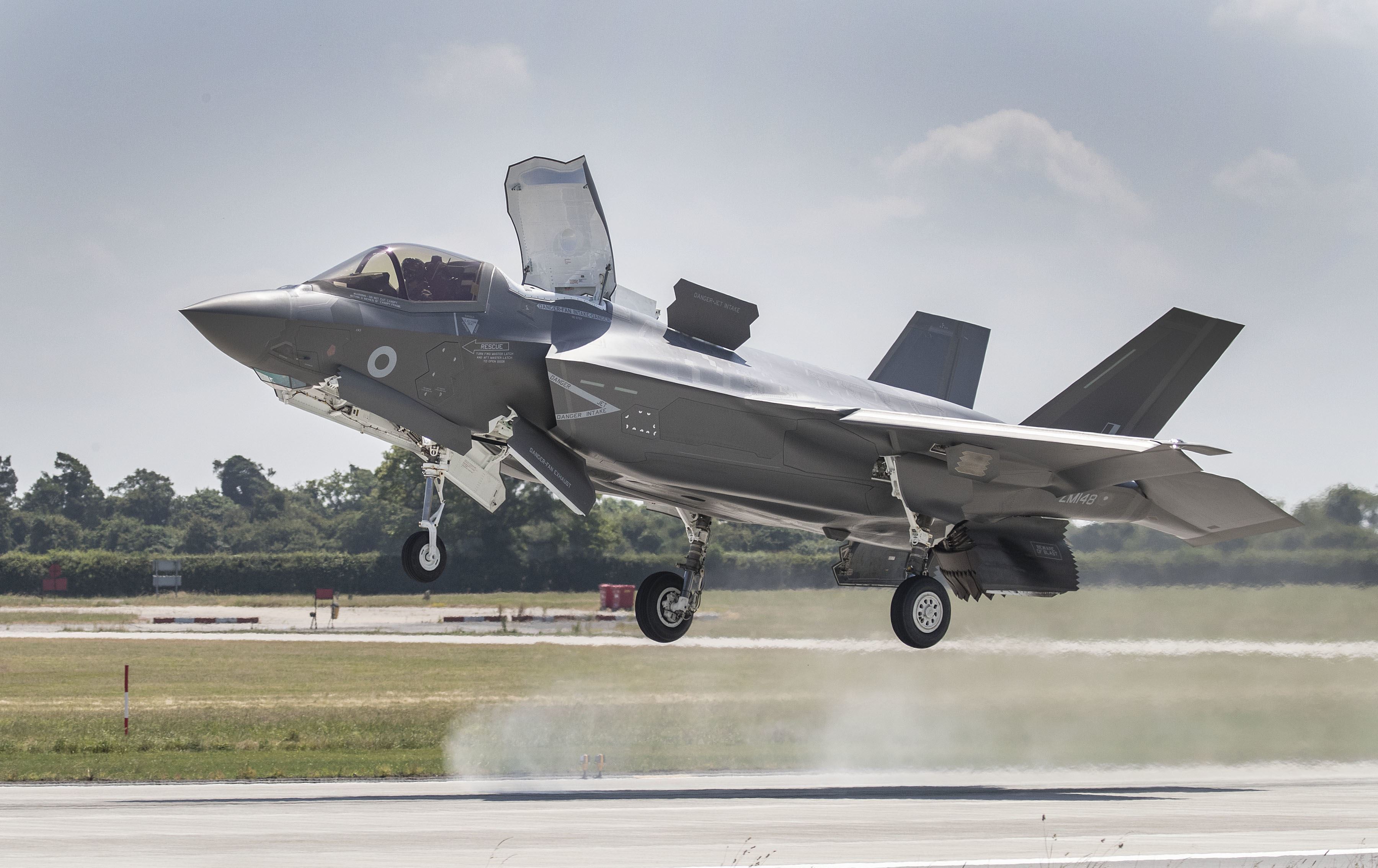 Firokeyeke F-35 a Brîtanya li Deryaya Navîn kete xwarê