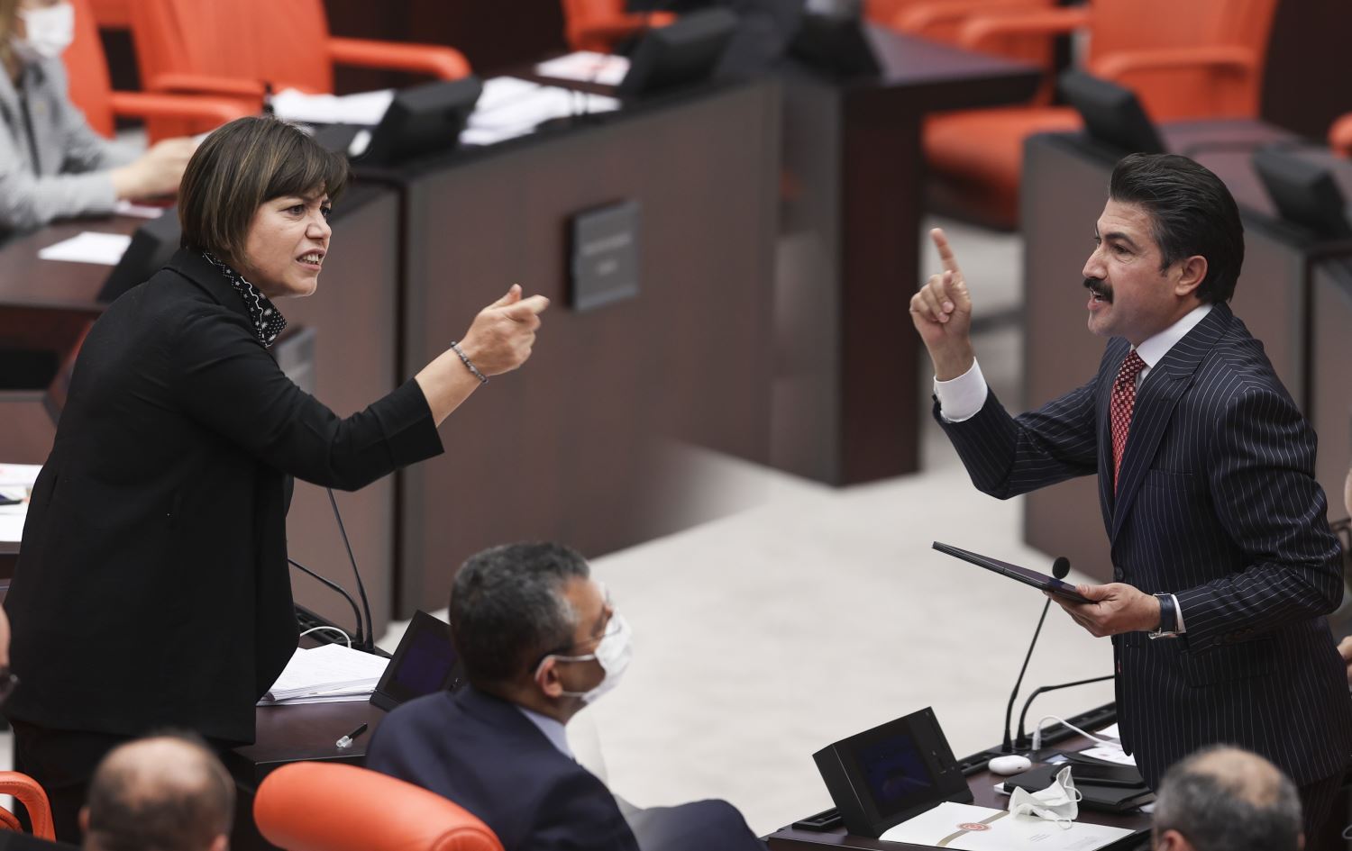 Li parlamentoya Tirkiyê li ser zimanê Kurdî nîqaş derket