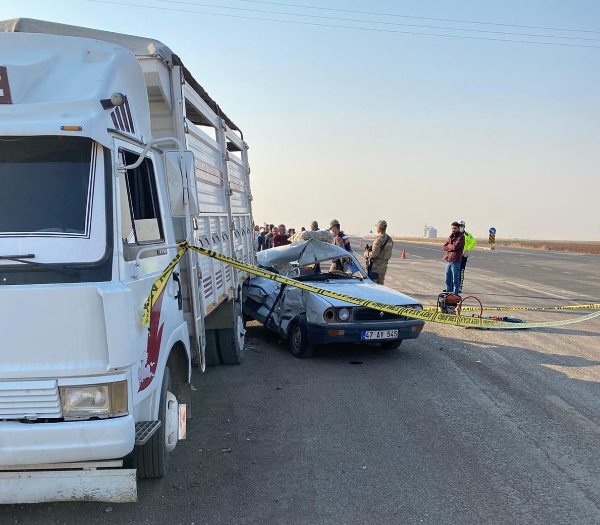 Li Mêrdînê bûyera trafîkê: Bav û kur canê xwe ji dest dan