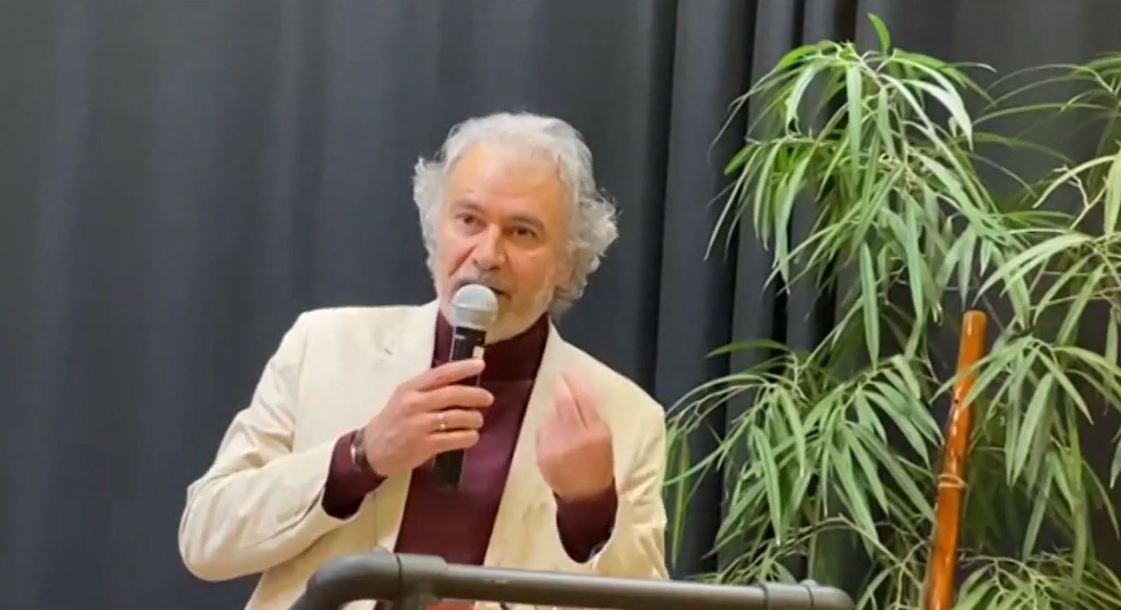 Jan Dost Xelata Şerefname ya Ziman û Çanda Kurdî wergirt