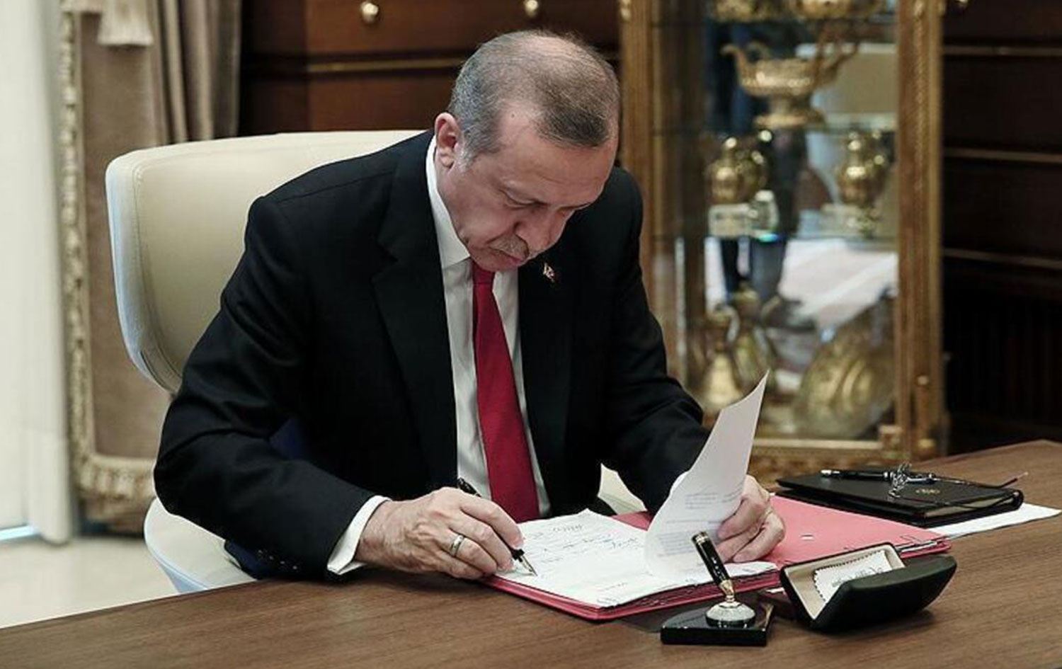 4 üniversiteye yeni rektör atandı