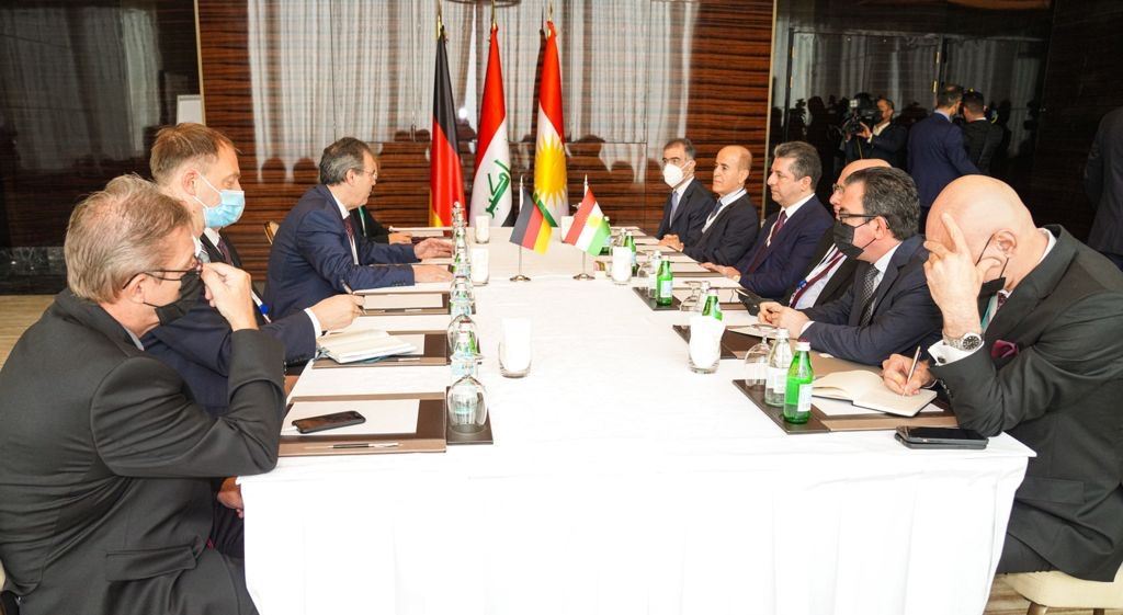 Manama 2021’de Almanya heyeti ile görüşen Başbakan Barzani: Göçmenlerin geri dönüşünü destekliyoruz