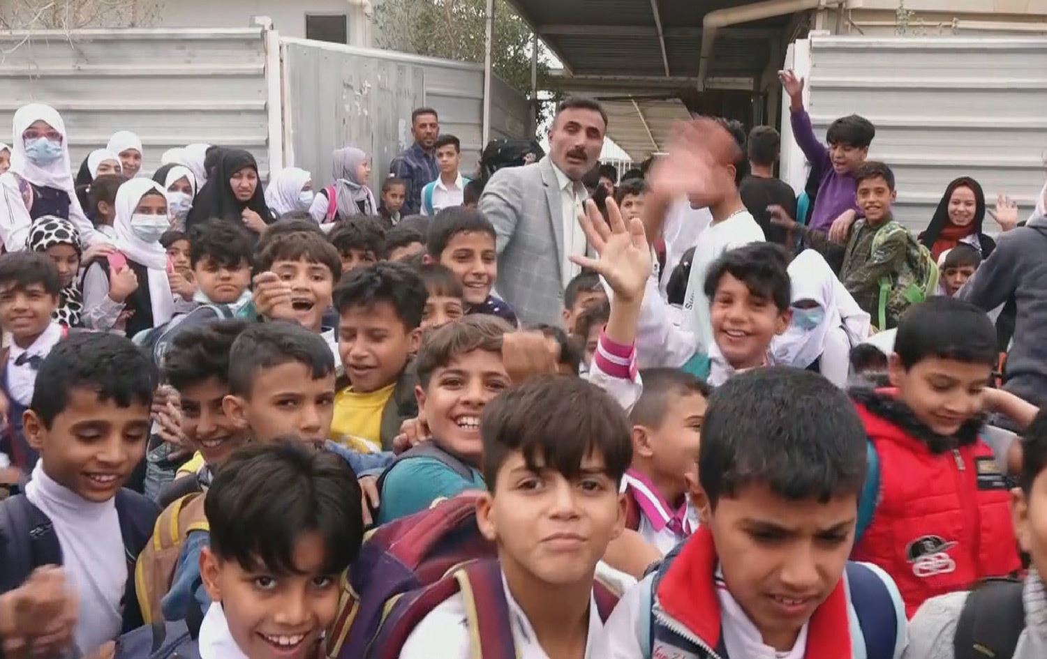 لە نەجەف 1300 قوتابی لە کەرەڤانەدا دەخوێنن