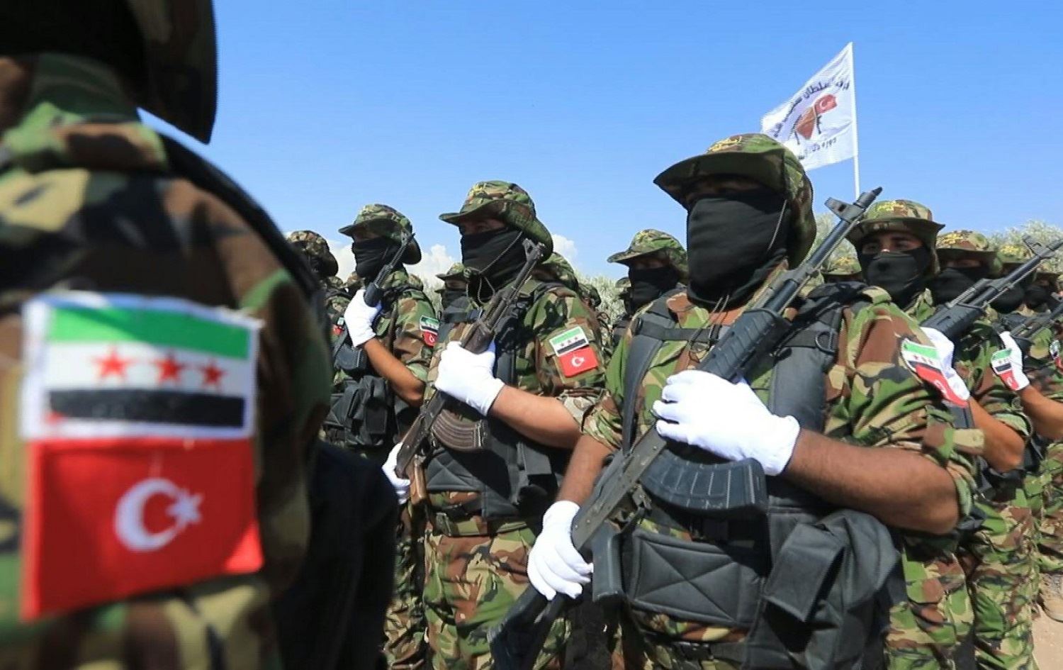 Grûpek lêkolînan li ser binpêkirinên li Efrînê dike