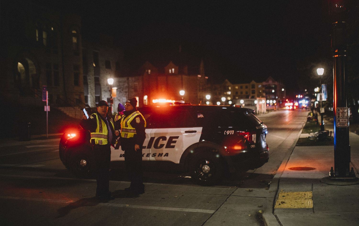 Otomobîlek ket nav merasîma Christmasê: 5 mirî, 40 birîndar