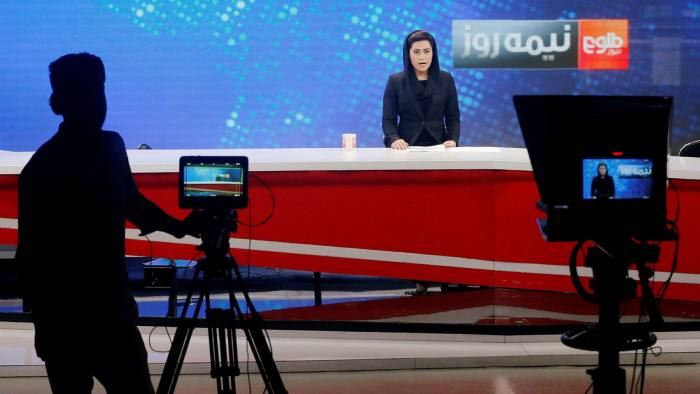 Taliban'dan kadınlara televizyon yasakları