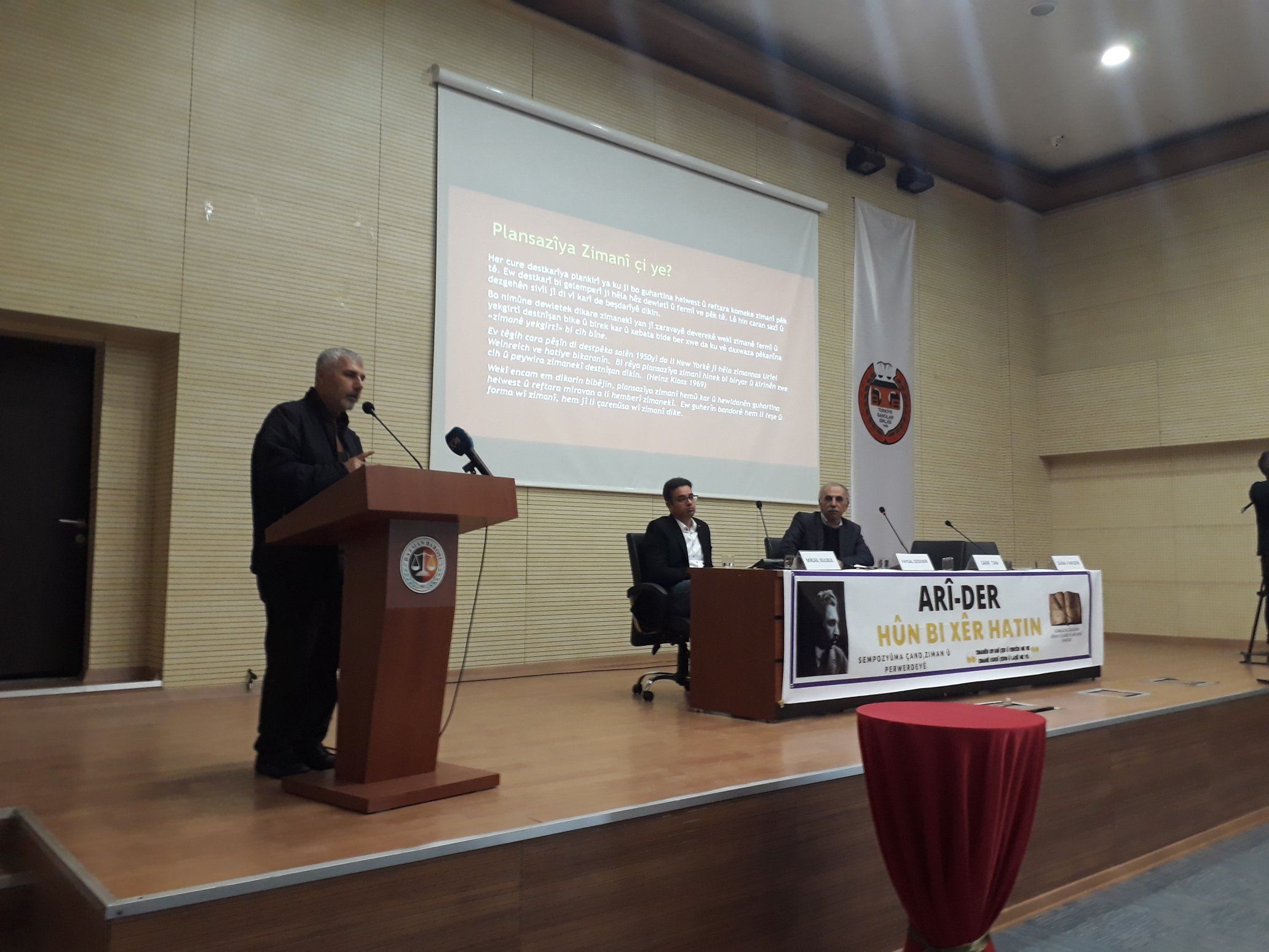 Li Êlihê sempozyûma çand û ziman hate lidarxistin