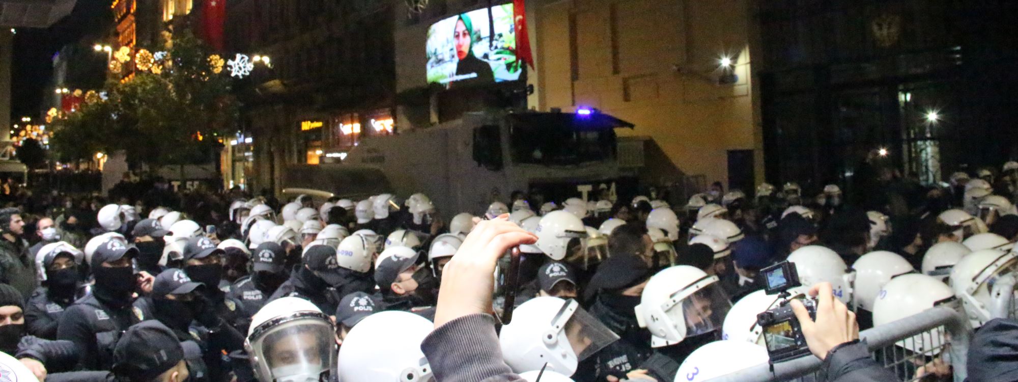 FOTO – İstanbul’da kadınlar 25 Kasım nedeniyle eylemdeydi