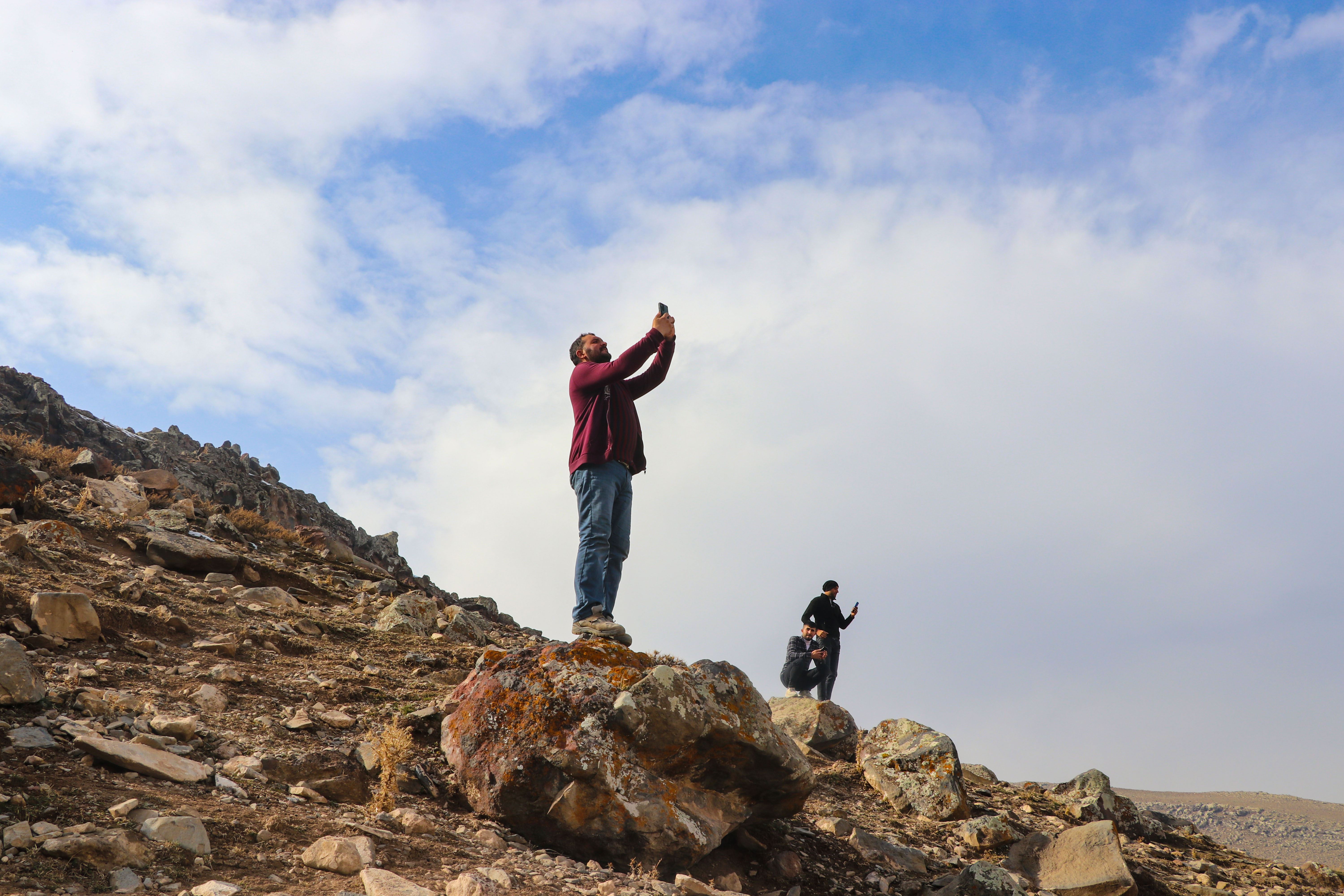 Ji bo telefon bikin diçin serê çiya