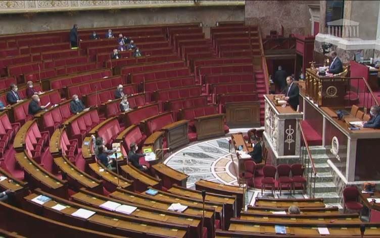 Macron'un partisi 'Kürt soykırımı’ tasarısına karşı oy kullandı