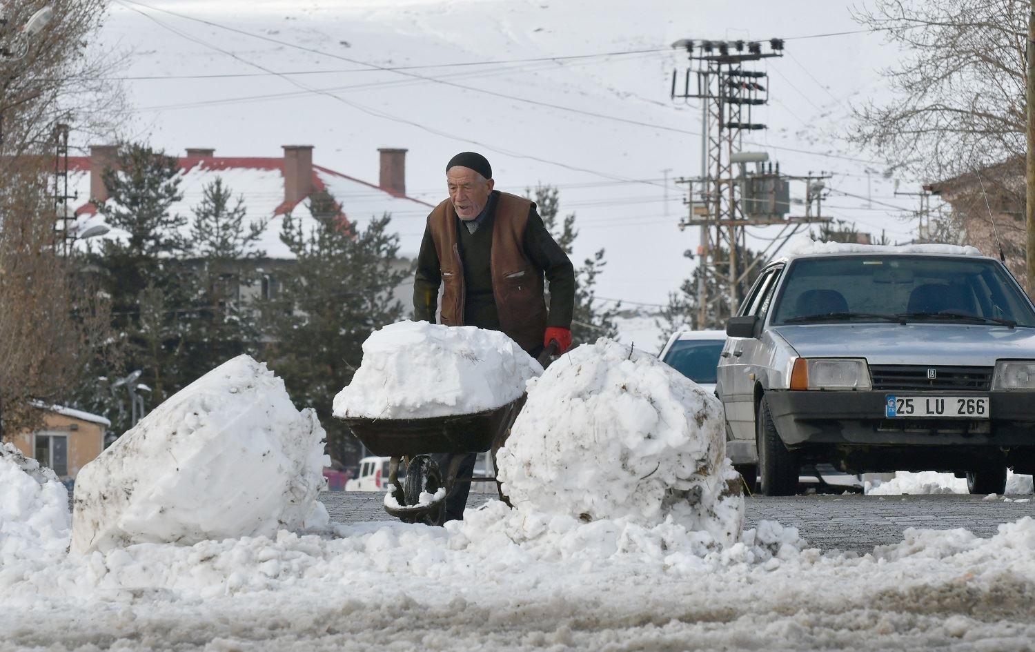 Li Qersê berf û serma bandorê li jiyana xelkê dike