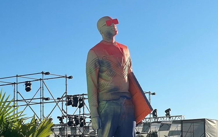 لە مەیامی بە نمایشێکی جلوبەرگ یادی ڤێرجیل ئەبلۆهـ کرایەوە