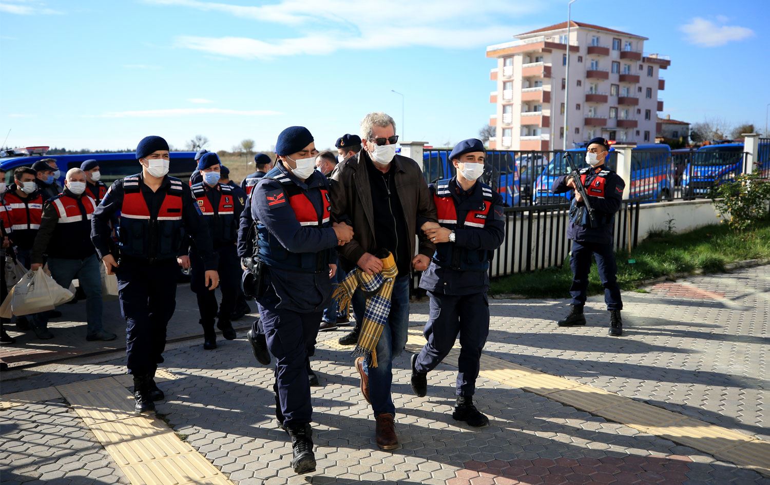 Belediye başkanı usulsüzlük ve rüşvetten tutuklandı!