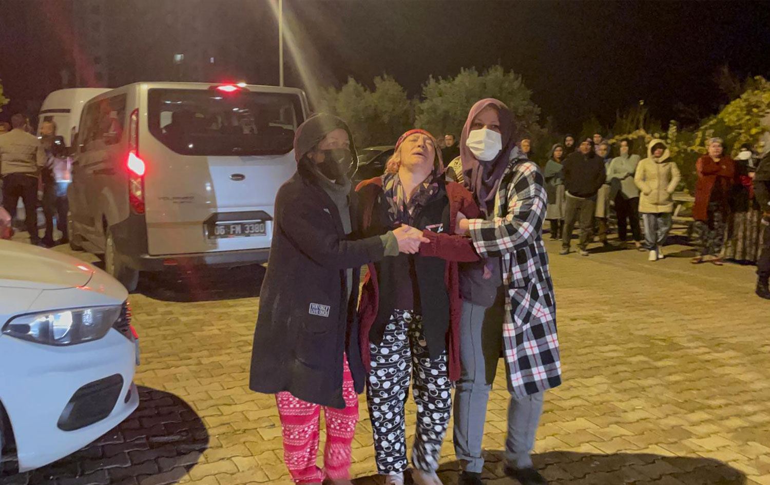 Kadın cinayeti: Eski eşini öldürdü, iki kardeşini yaraladı