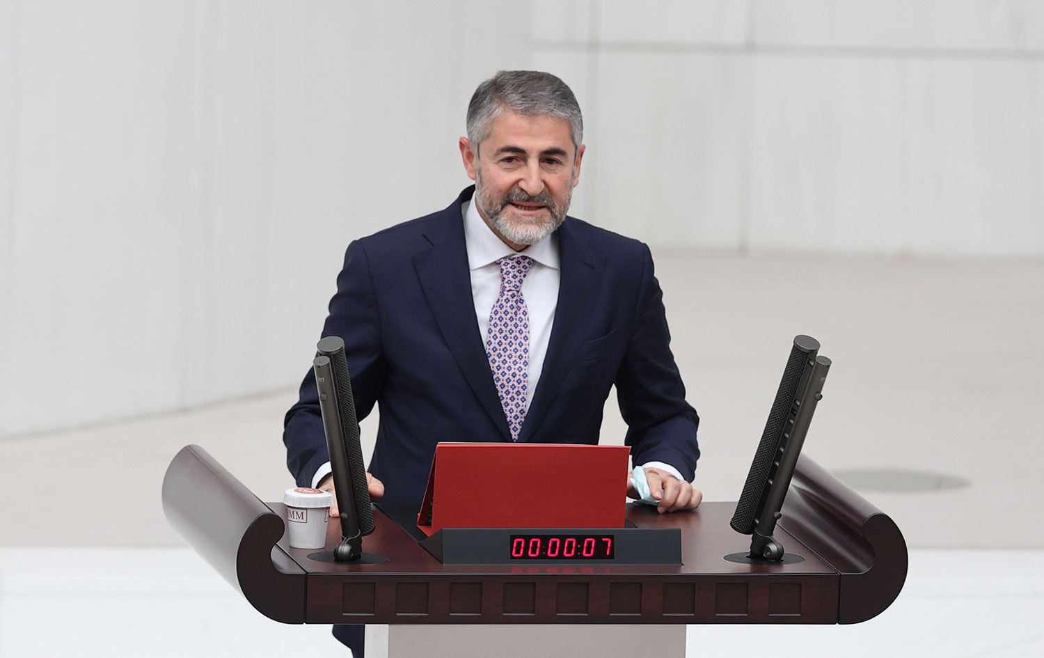 Yeni Hazine ve Maliye Bakanı Meclis’te yemin etti