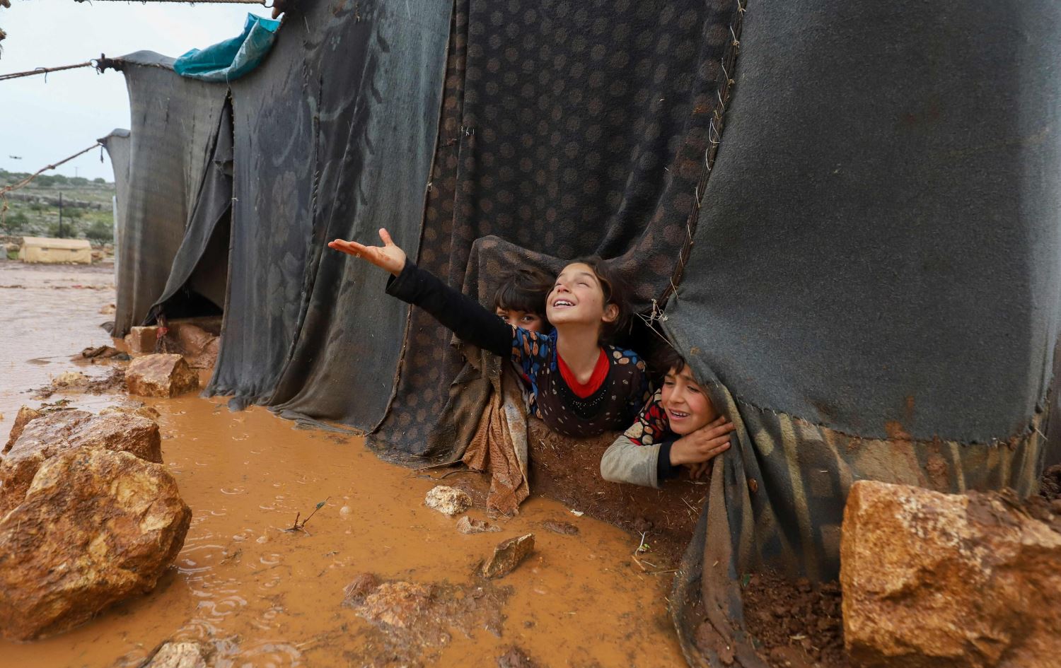 ئاوارەکانی ئیدلب داوای یارمەتی دەکەن: پێداویستیی گەرمکردنەوەیان نییە