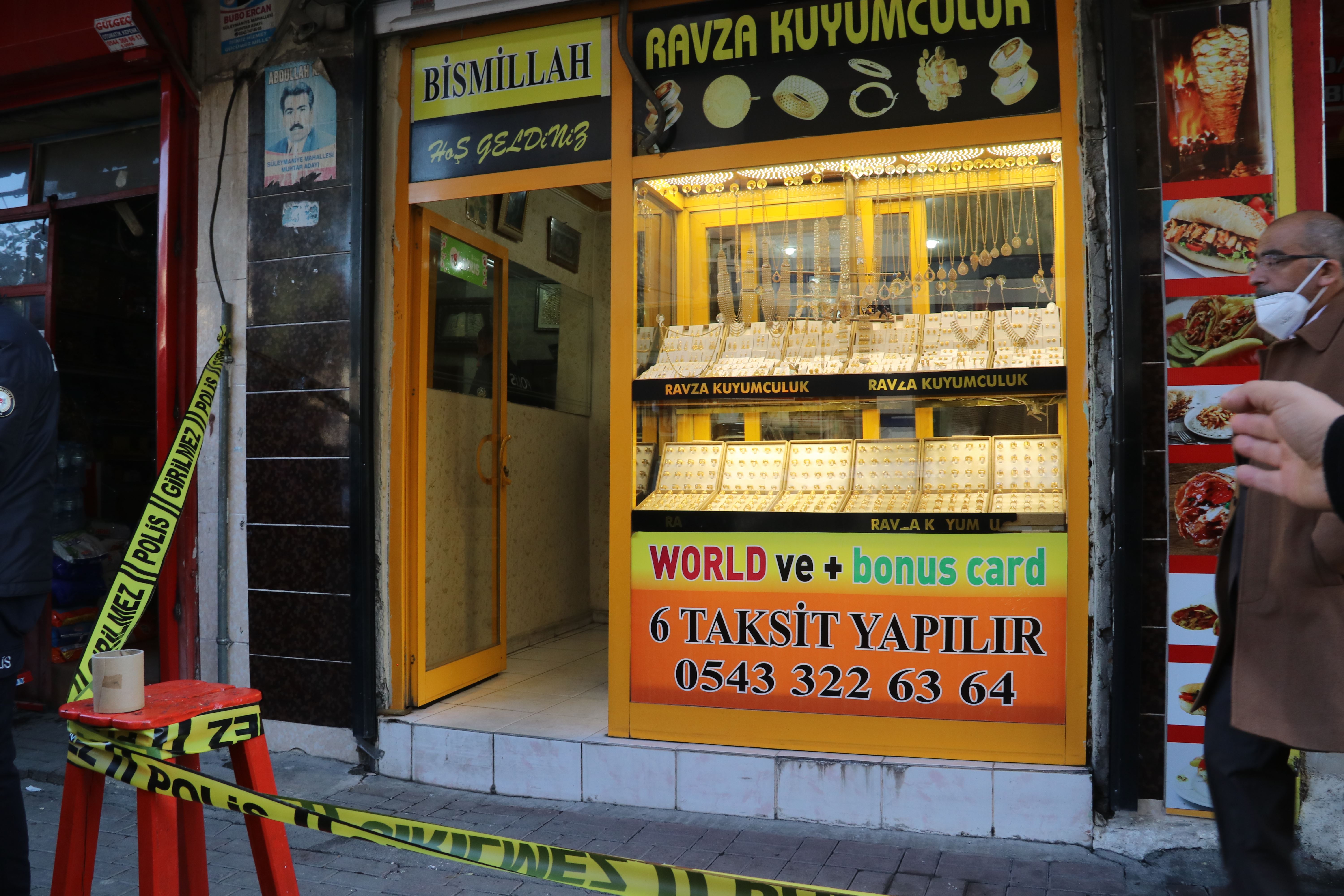 Kesek bi çeka pêlîstok çû diziyê