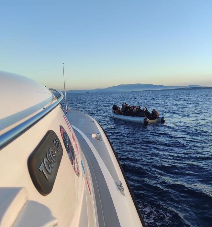 Li Deryaya Egeyê 80 koçber hatin desteserkirin