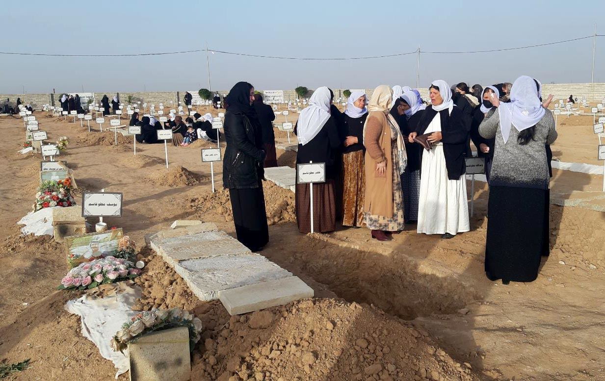 Hestiyên 41 qurbaniyên Kurdên Êzdî li gundê Koço hatin veşartin