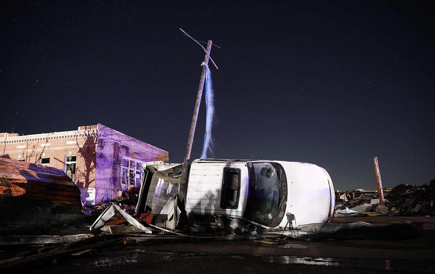 Kasırgada 70 kişi öldü; Biden afet bildirgesi imzaladı