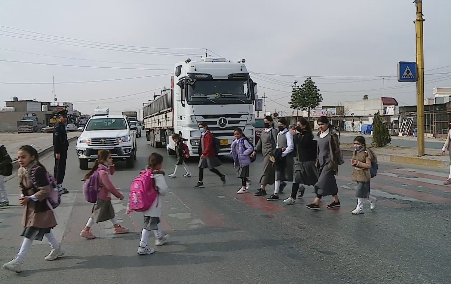 دهۆک؛ نەبوونی پردی پەڕینەوە لە کۆمەڵگەی چڕە ژیانی قوتابیان دەخاتە مەترسییەوە