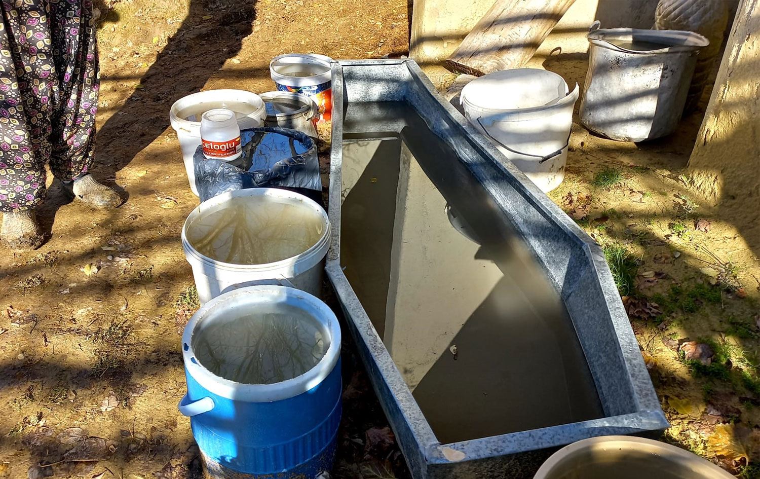 DERSİM – Fatura nedeniyle elektriği kesilen köylüler kirli suyla ihtiyaçlarını gideriyor