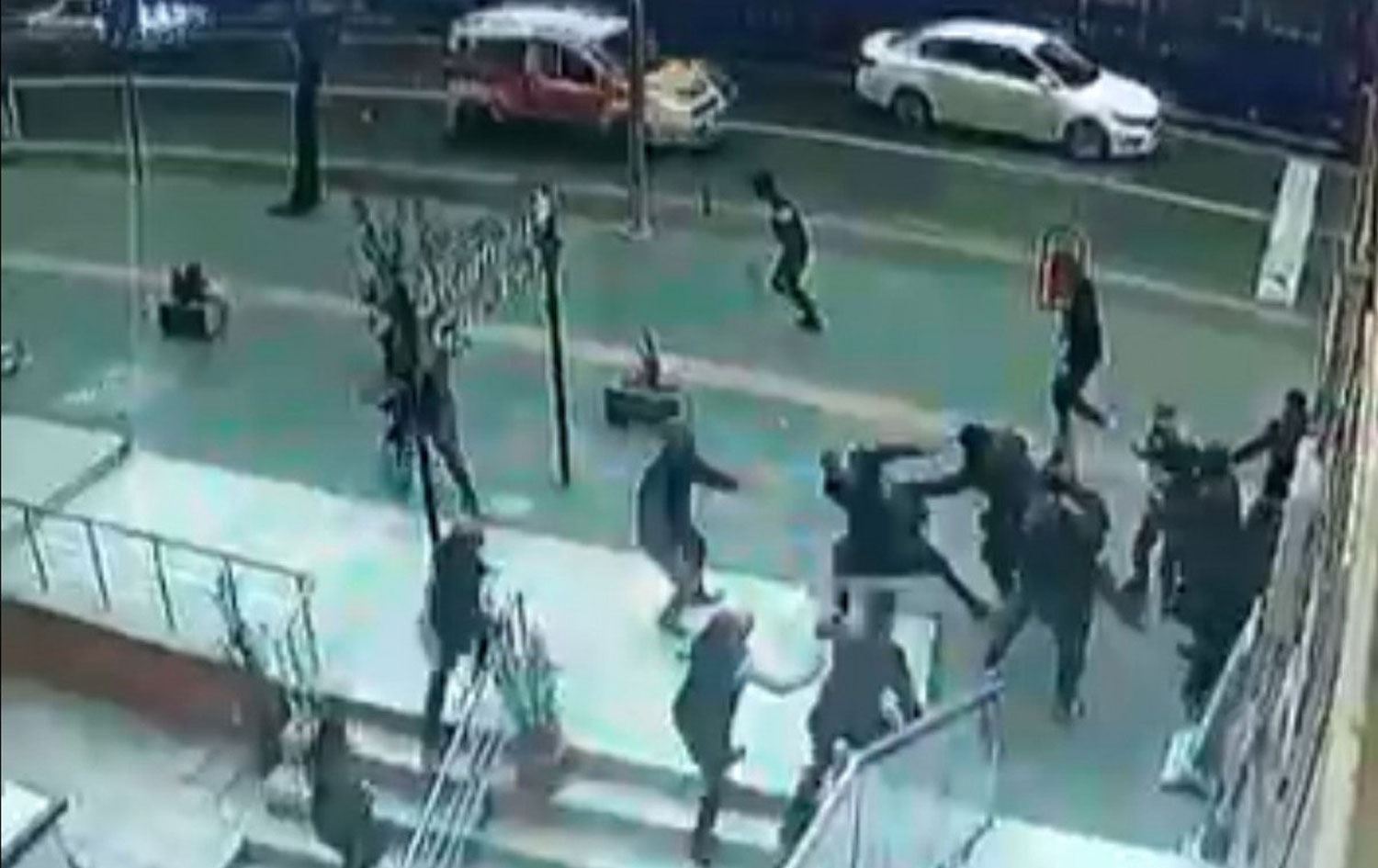 Diyarbakır'da akraba kavgası kameralara yansıdı; 1 ölü, 3 yaralı