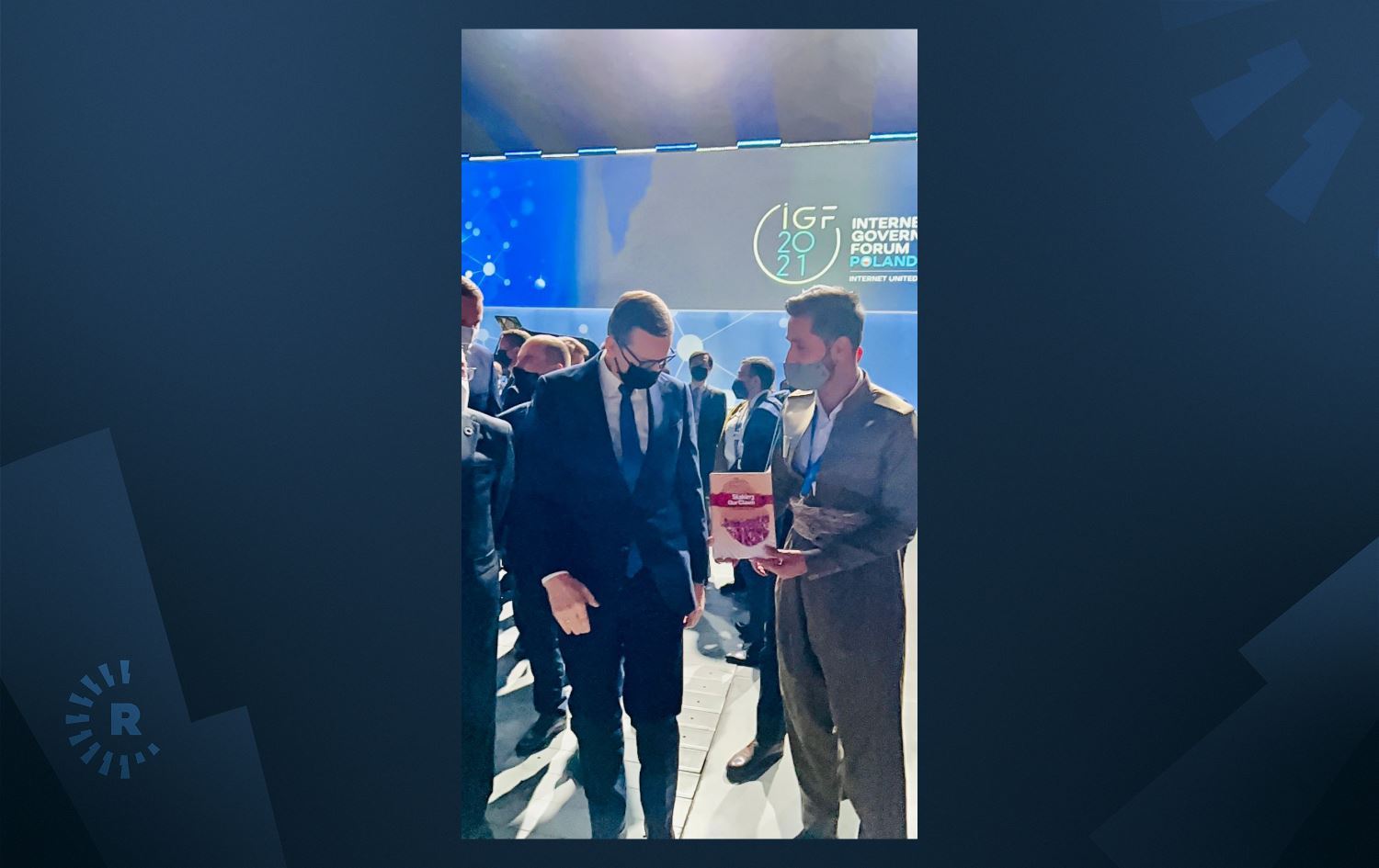 Başkan Barzani’nin kitabını Polonya Başbakanı’na hediye etti