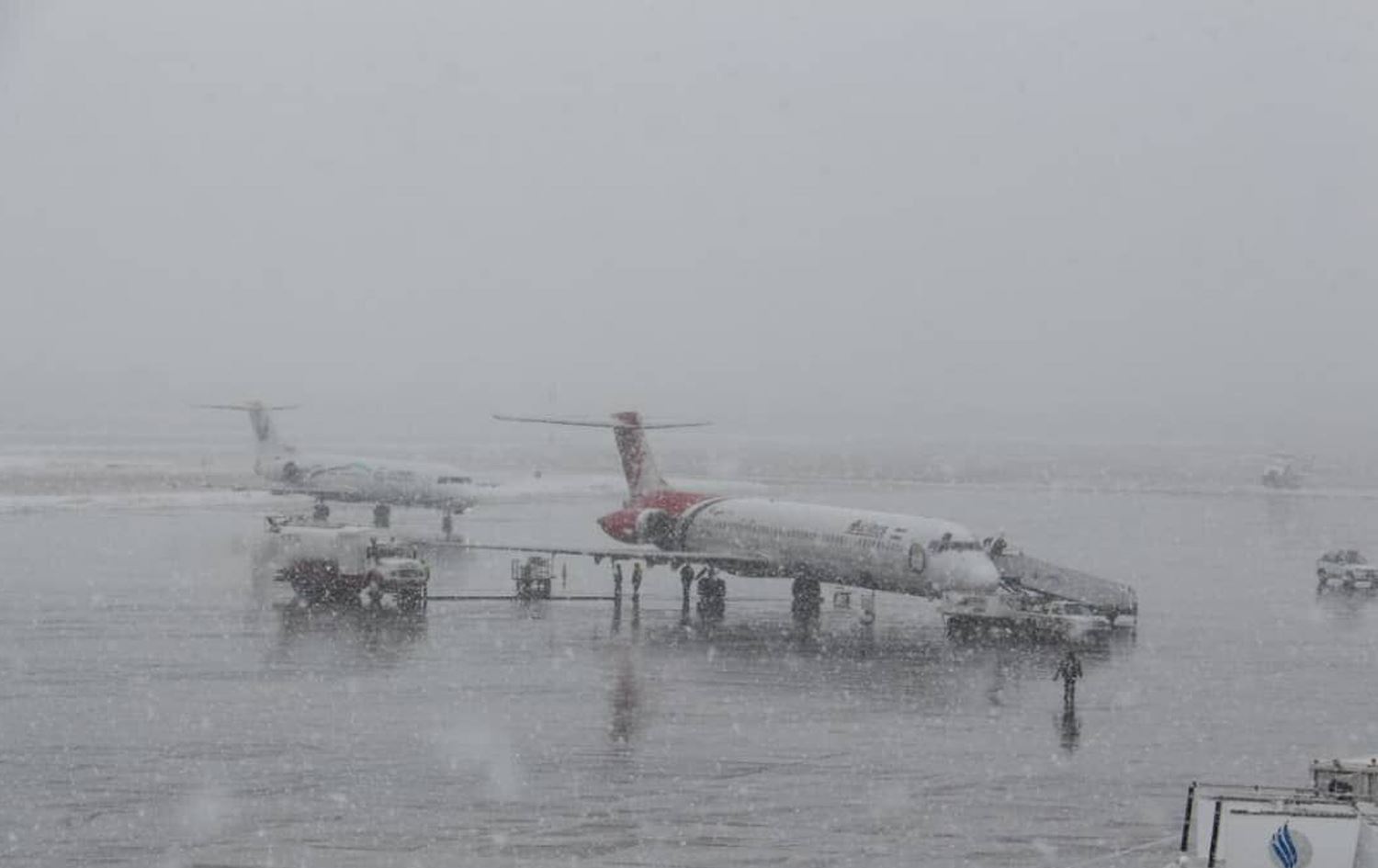 بەفر و باران پارێزگاکانی سنە و ورمێی لە رۆژهەڵاتی کوردستان گرتووەتەوە و کەشناسیی هۆشداریی دەدات