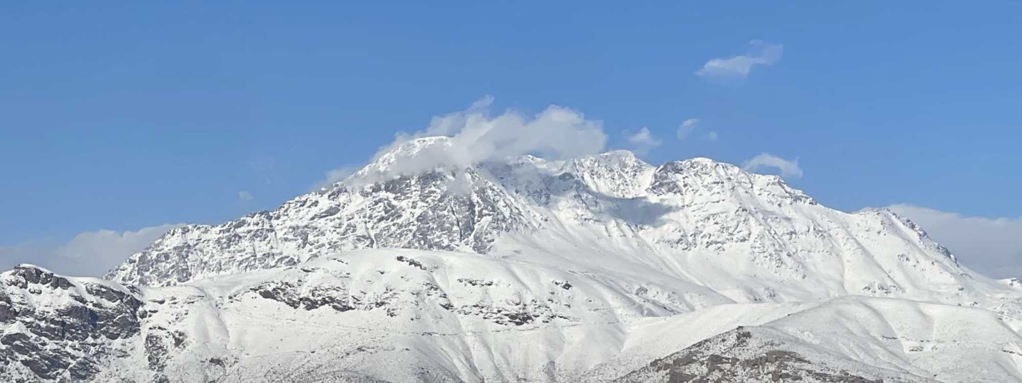 لە چیا و کوێستانەکانی قەزای چۆمان نزیکەی 15 سانتیمەتر بەفر باریوە