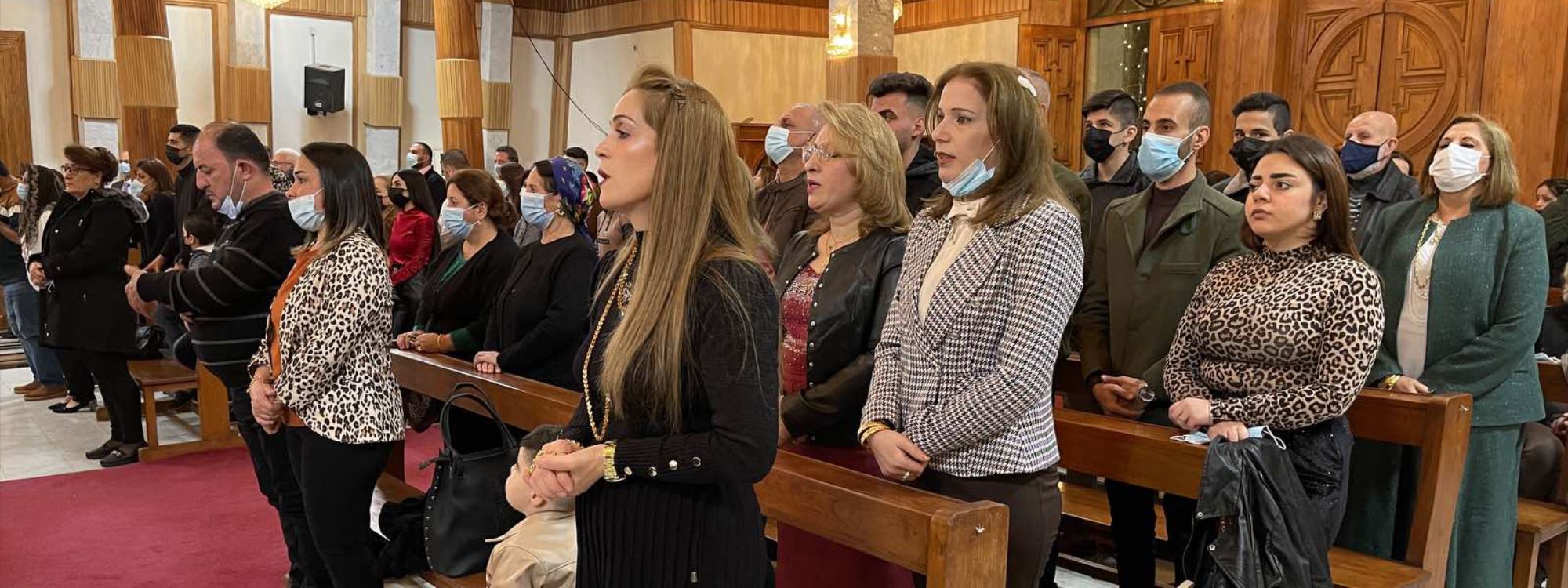 FOTO: Bağdat’ta El Kaide saldırısına uğrayan katedralde Noel kutlamaları