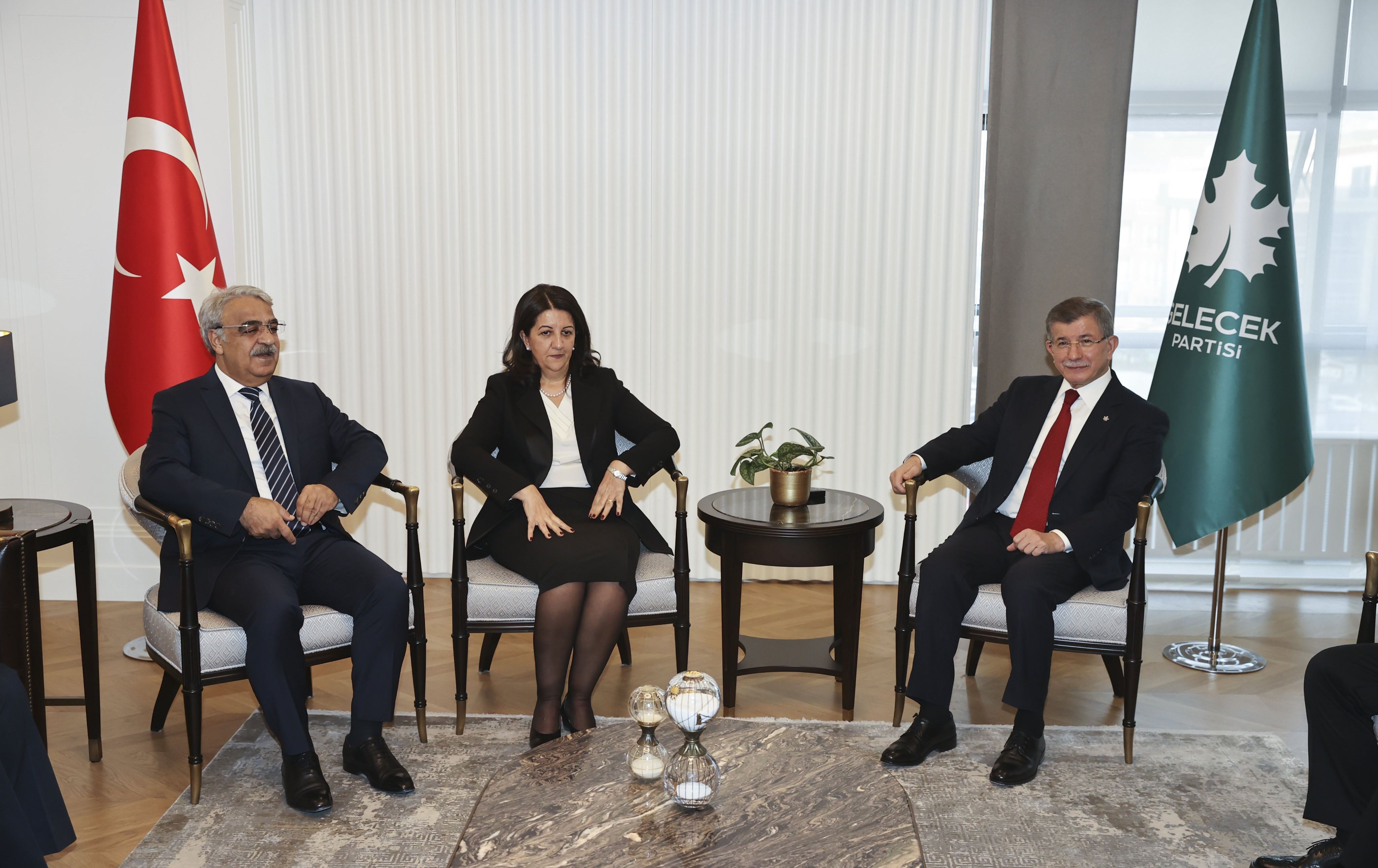 هاوسەرۆکانی هەدەپە: تورکیا پێویستی بە هەڵبژاردنی پێشوەخت هەیە