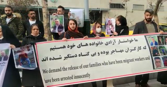 کەسوکاری نۆ کۆچبەری کورد بۆ سێیەم جار لە بەردەم باڵیۆزخانەی تورکیا لە تاران کۆدەبنەوە