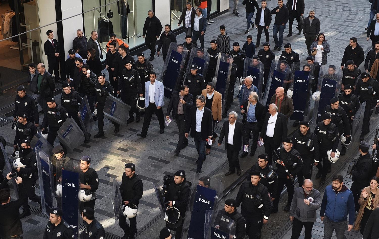 Dîbeyteke taybet li ser Pirsgirêka Kurd: Helwesta hikûmet, opozîsyon û Kurdan…