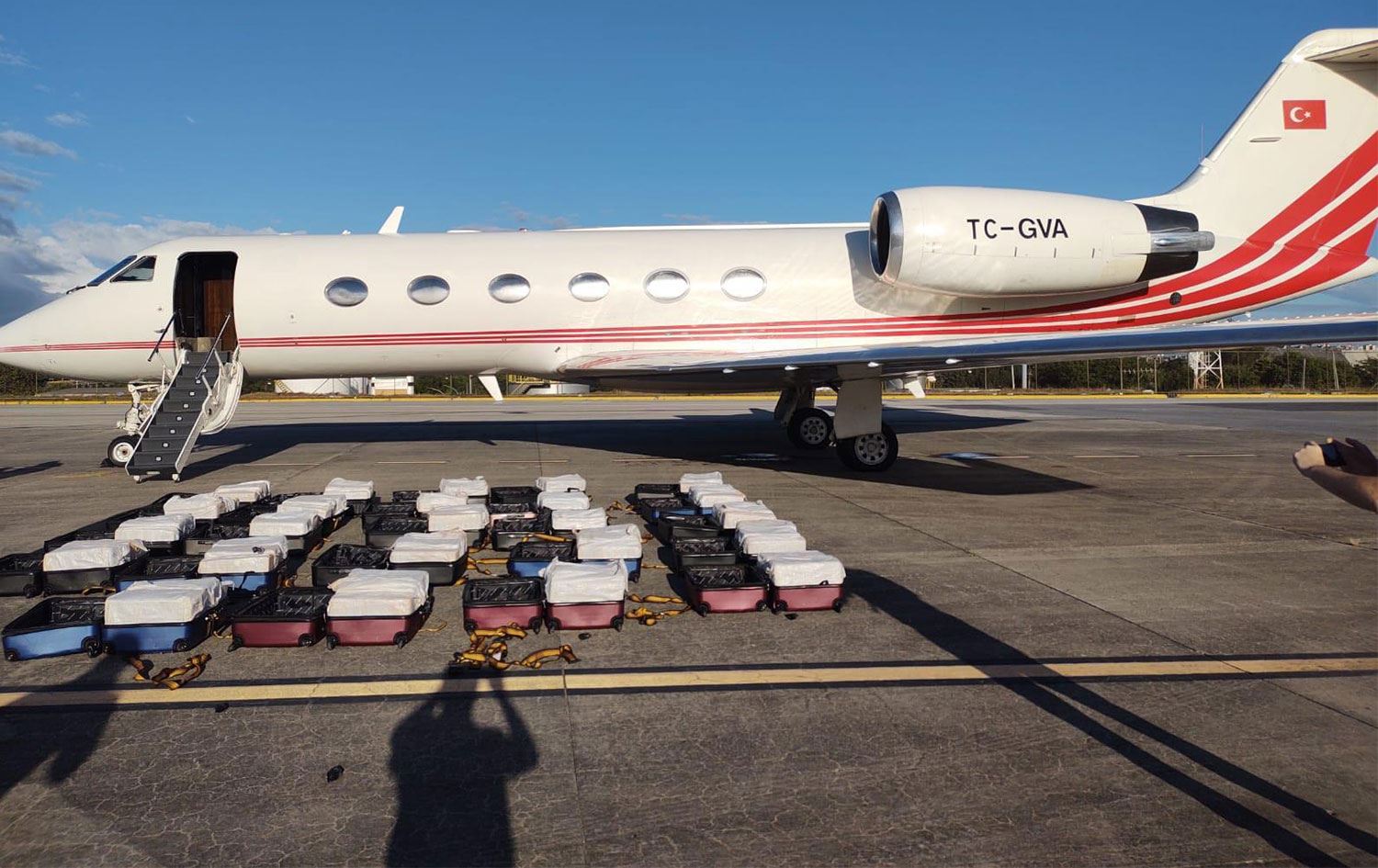 Özel uçakta 1.3 ton kokain taşınması: 7 şüpheli serbest