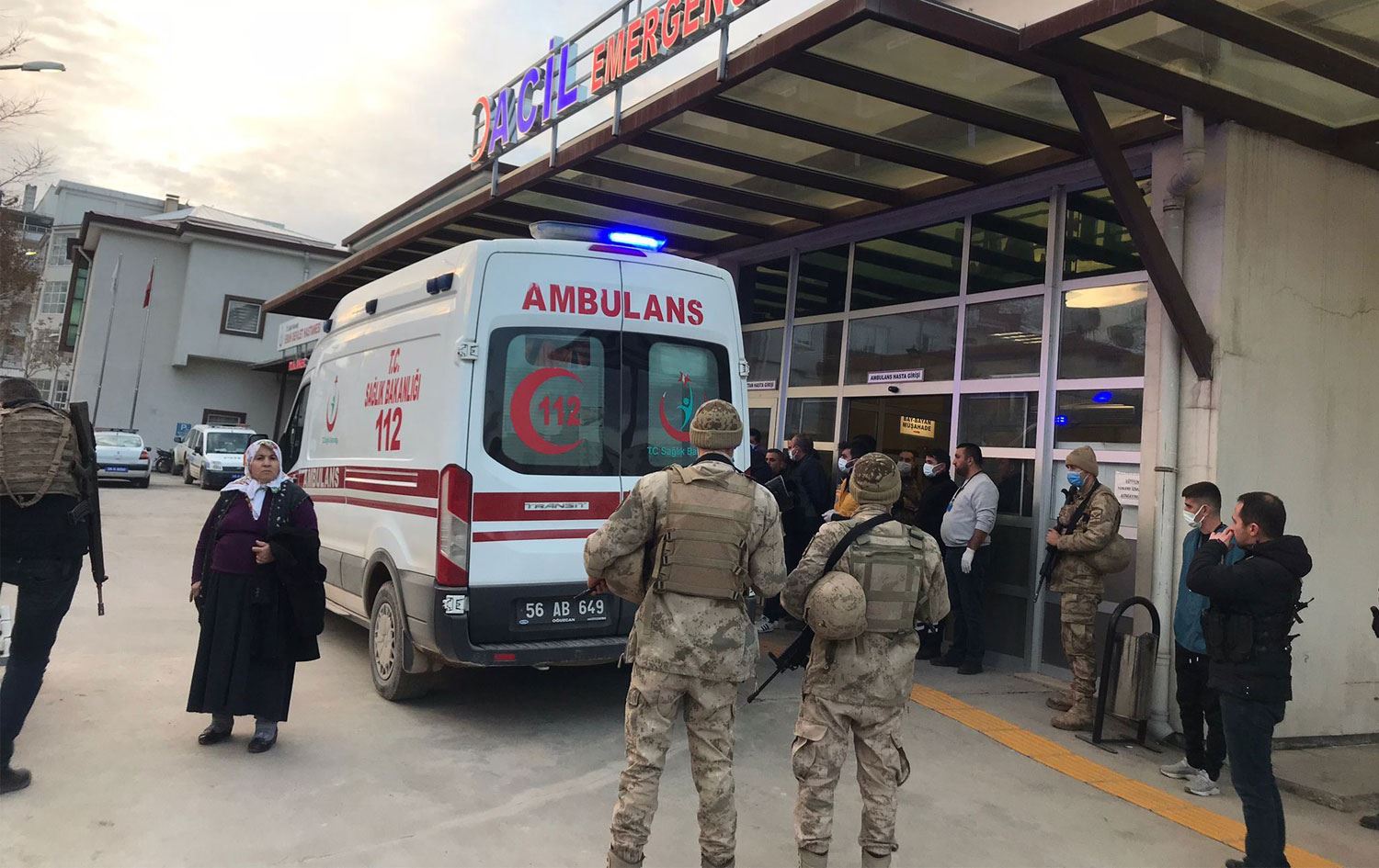 SİİRT - Arazi anlaşmazlığından çıkan silahlı kavgada 5 kişi yaralandı